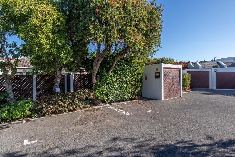 To Let 2 Bedroom Property for Rent in Tokai Western Cape